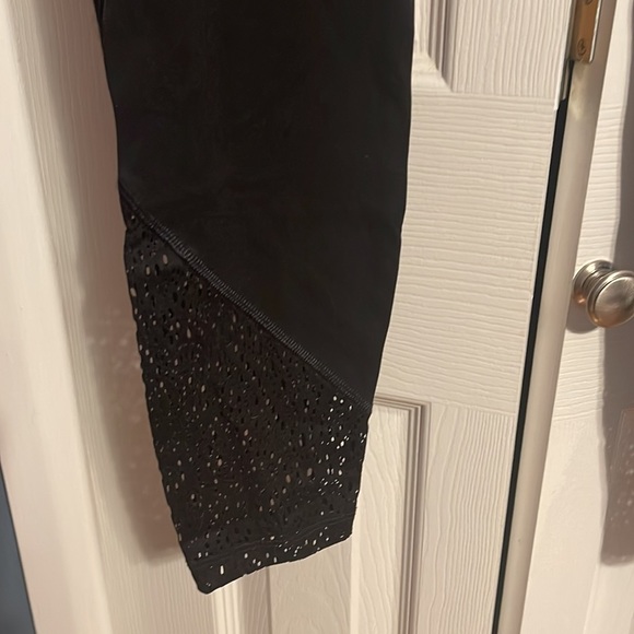 Victoria’s Secret PINK sport leggings in black with mesh bottom size Small NWOT - Picture 4 of 7